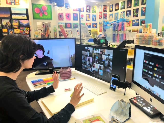 image of a teacher doing an art class via zoom